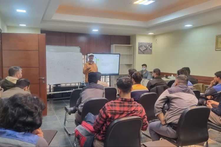 توانمندسازی نیروی انسانی صنعت؛ دوره نمونه‌برداری جهاددانشگاهی یزد در چادرملو برگزار شد